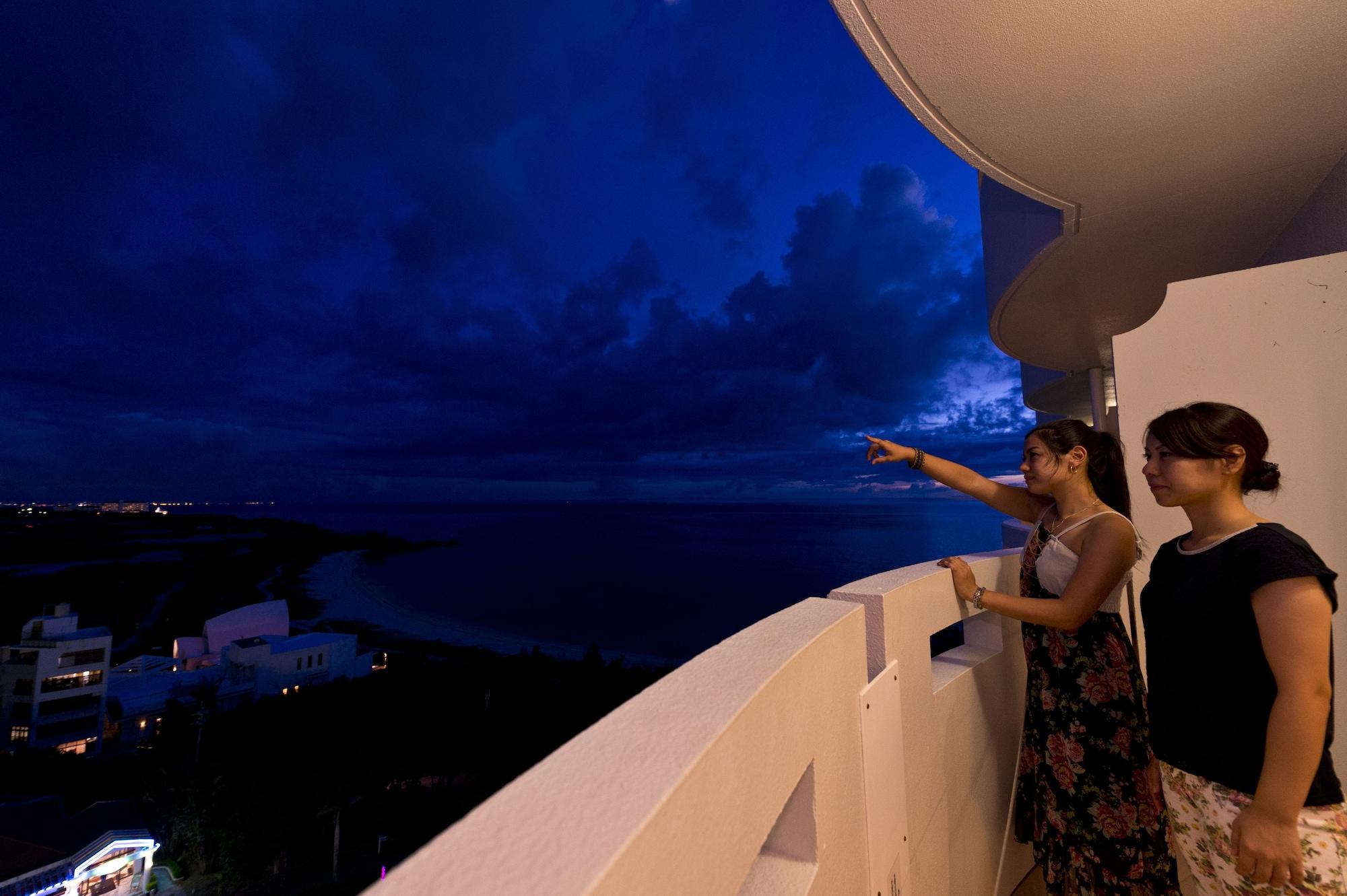 Royal Hotel Okinawa Zanpamisaki يوميتان المظهر الخارجي الصورة