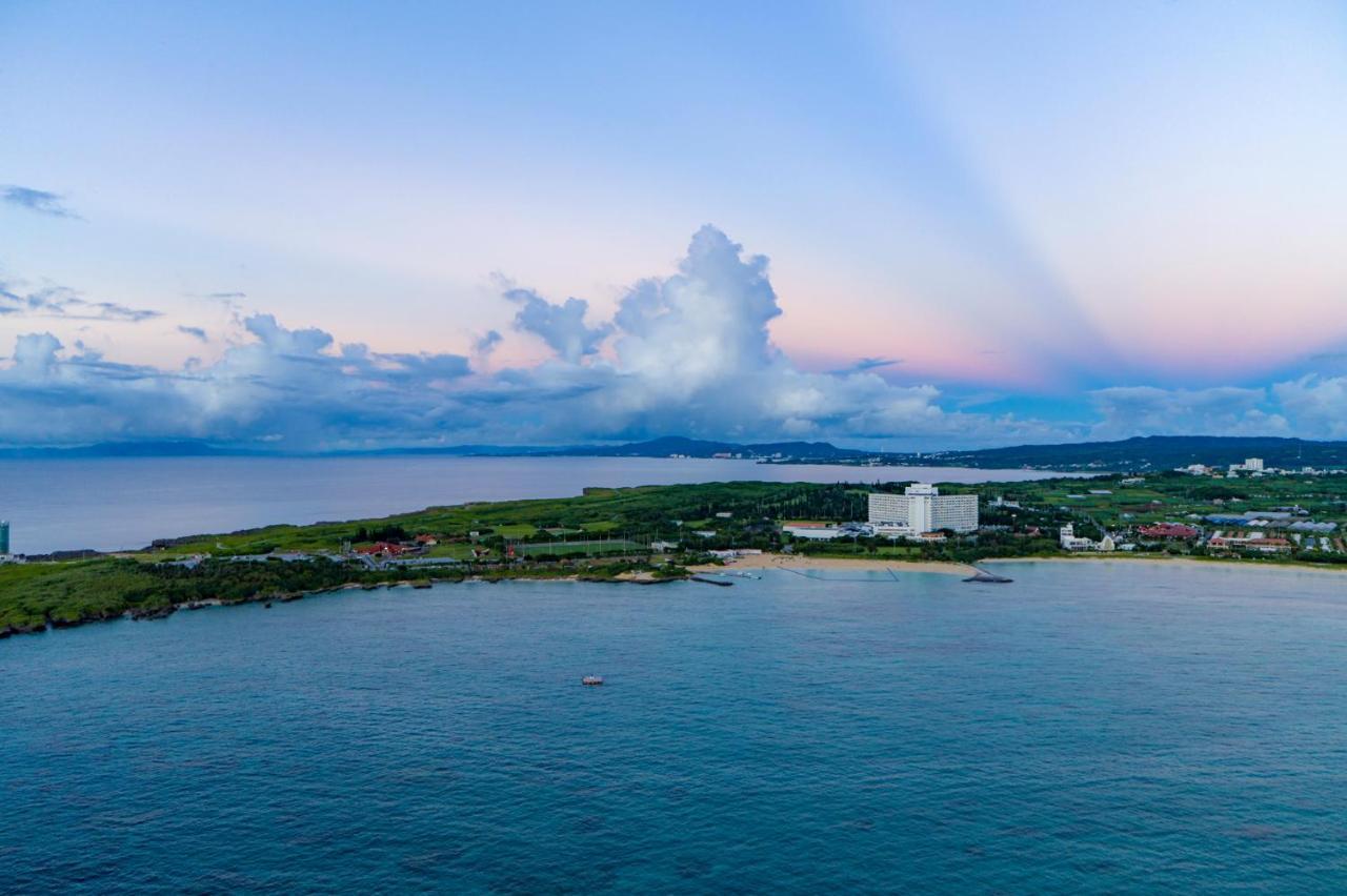 Royal Hotel Okinawa Zanpamisaki يوميتان المظهر الخارجي الصورة